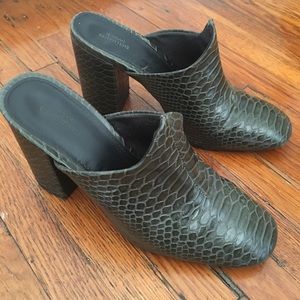 Urban outfitters hunter green faux leather heels